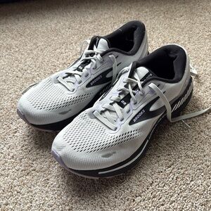 Brooks Adrenaline 23